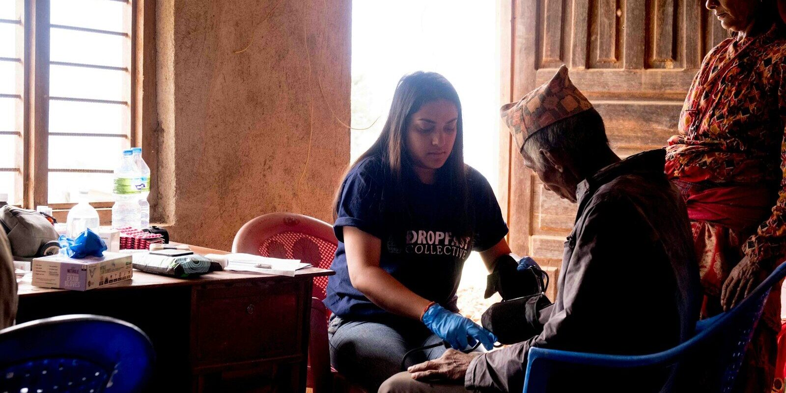 Community health worker meeting with local health programme participants in Kenya