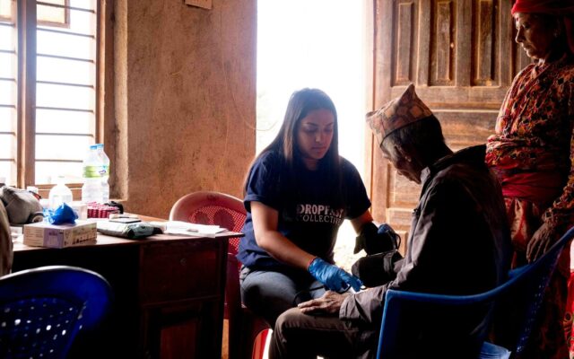 Community health worker meeting with local health programme participants in Kenya
